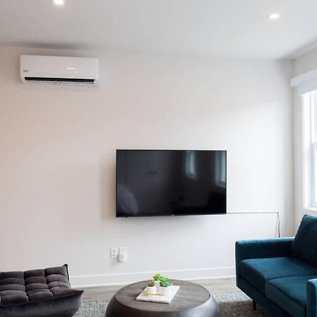 Live Like A Local In This Superb Loft By Den Stays Монреал Екстериор снимка